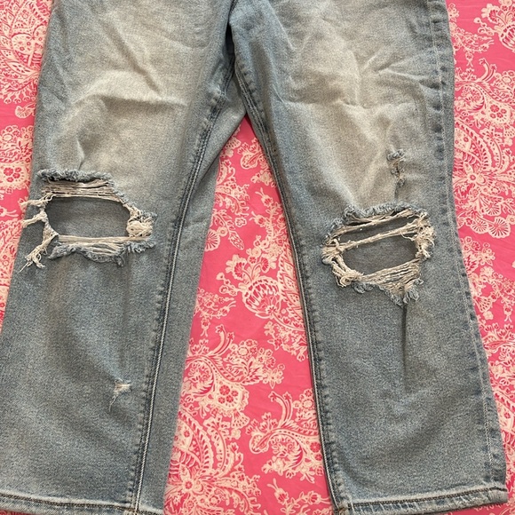 American Eagle High Waisted Mom Jeans - Distressed, Curvy - Picture 5 of 9